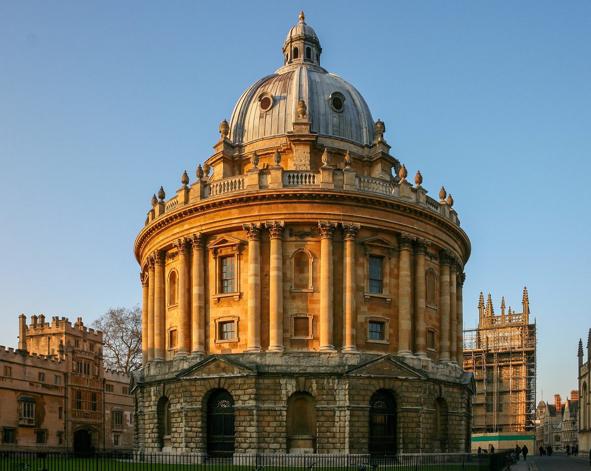 The domed Radcliffe Camera and Bodleian Library in Oxford, a classic stop on a 10 day England itinerary