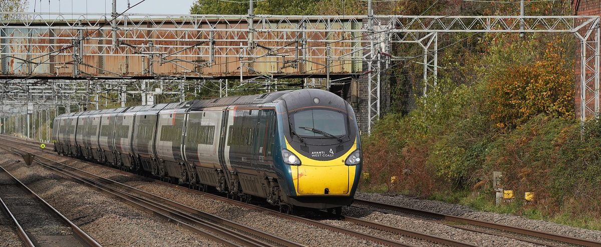 An Avanti West Coast Pendolino, typical of the London–Manchester–Lake District route used in the worked examples