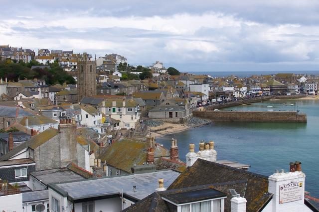 Cornwall without a car: arriving into St Ives by train above Porthminster Beach