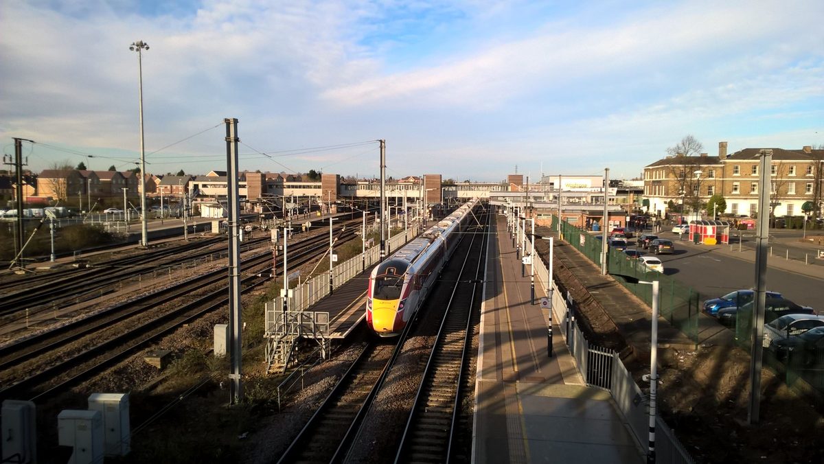 An LNER Azuma intercity train, the kind of long-distance service this England train travel guide covers