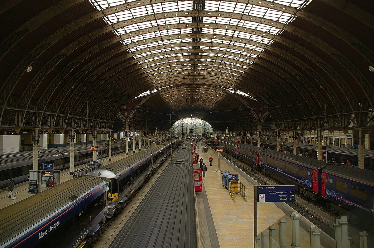 A Great Western Railway train at Paddington, a key route discussed in this England train travel guide